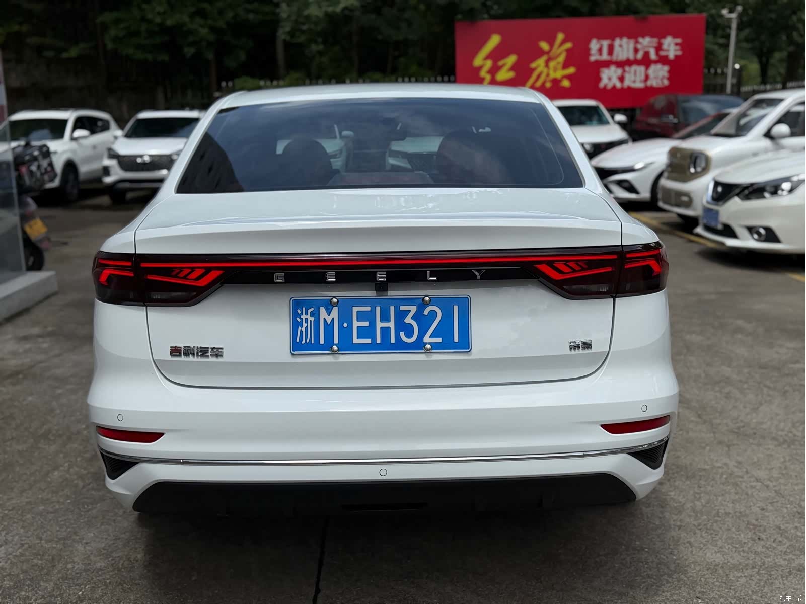 Geely Emgrand, 2025 все фото