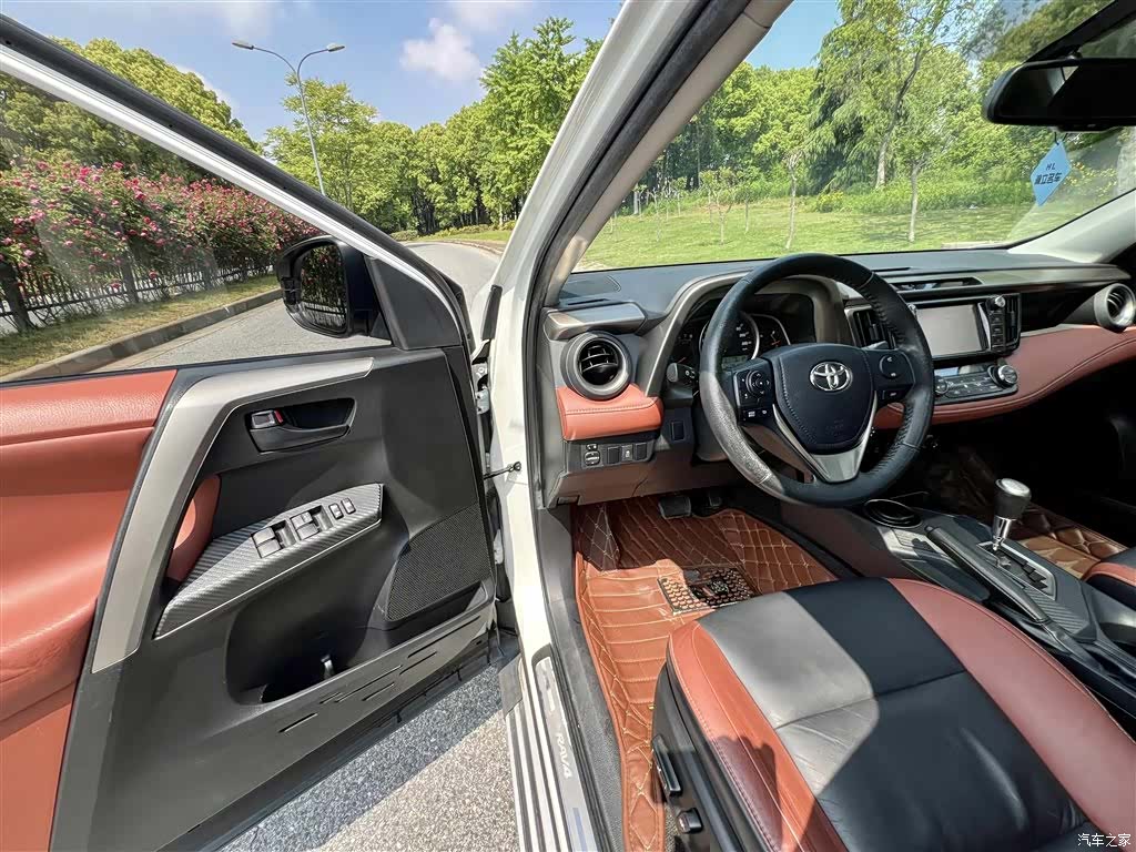Toyota RAV4, 2015 10