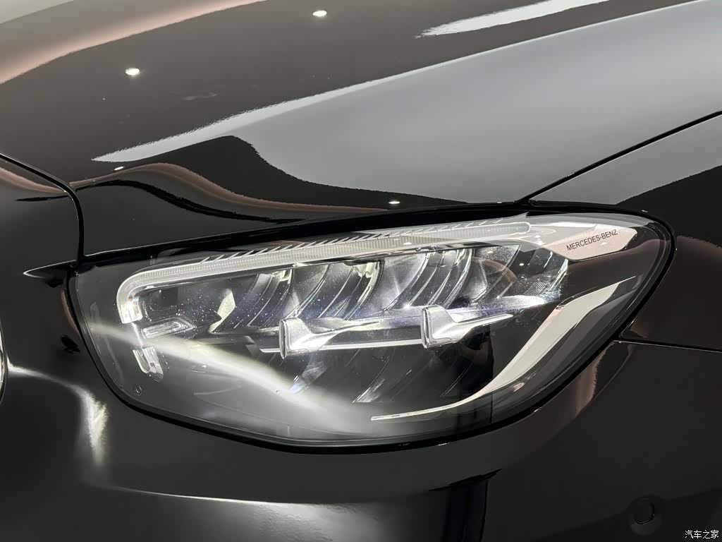 Mercedes-Benz E-Class, 2023 23
