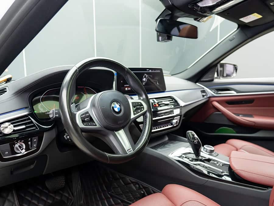 BMW 5 Series 2022, фото 11