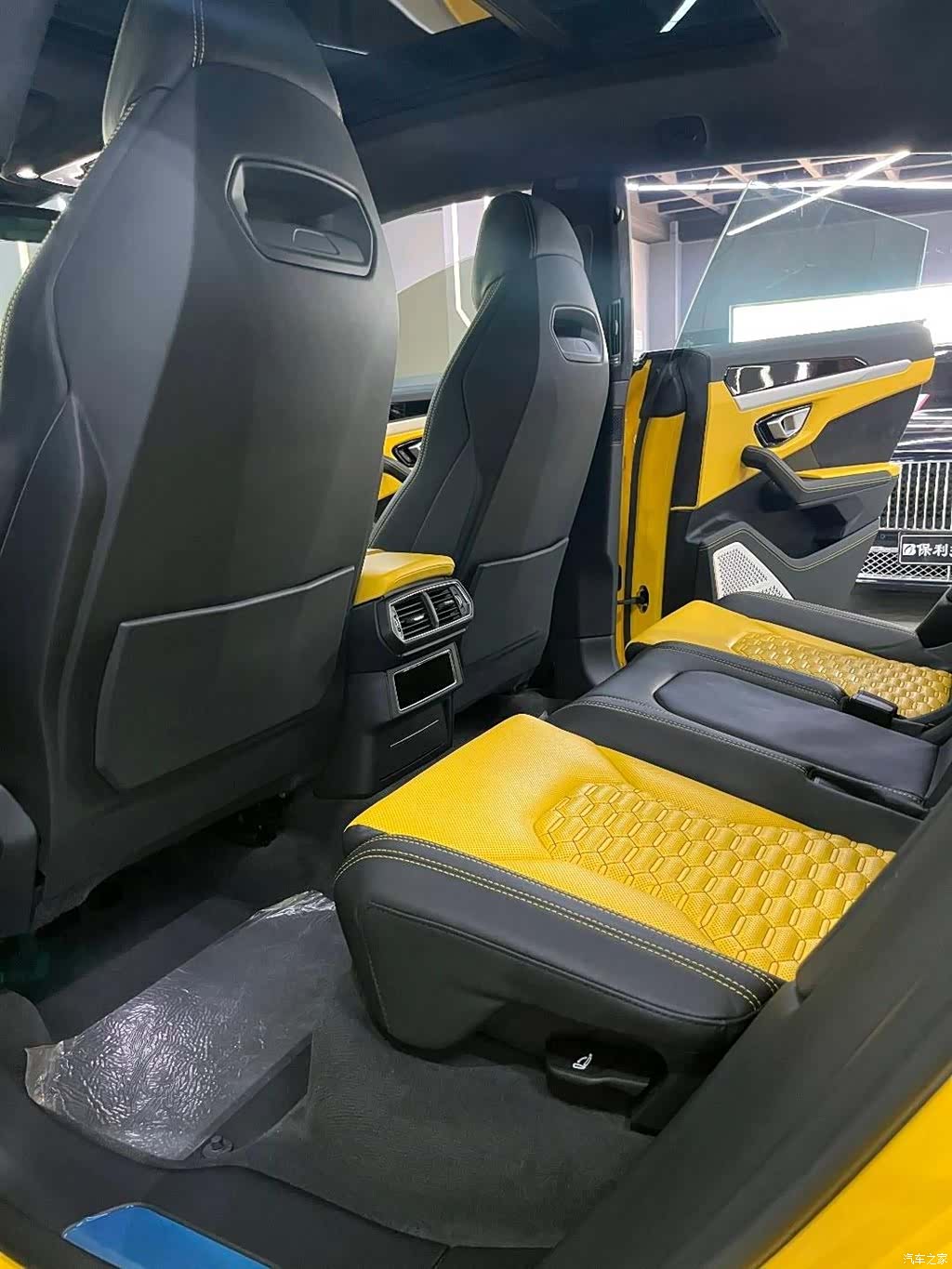Lamborghini Urus, 2019 9