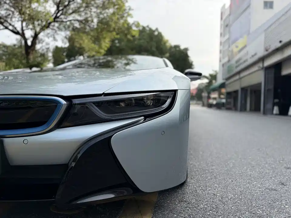 BMW i8