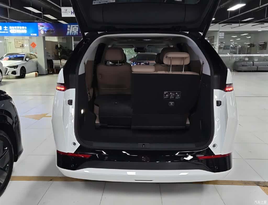 Xpeng X9, 2025 8