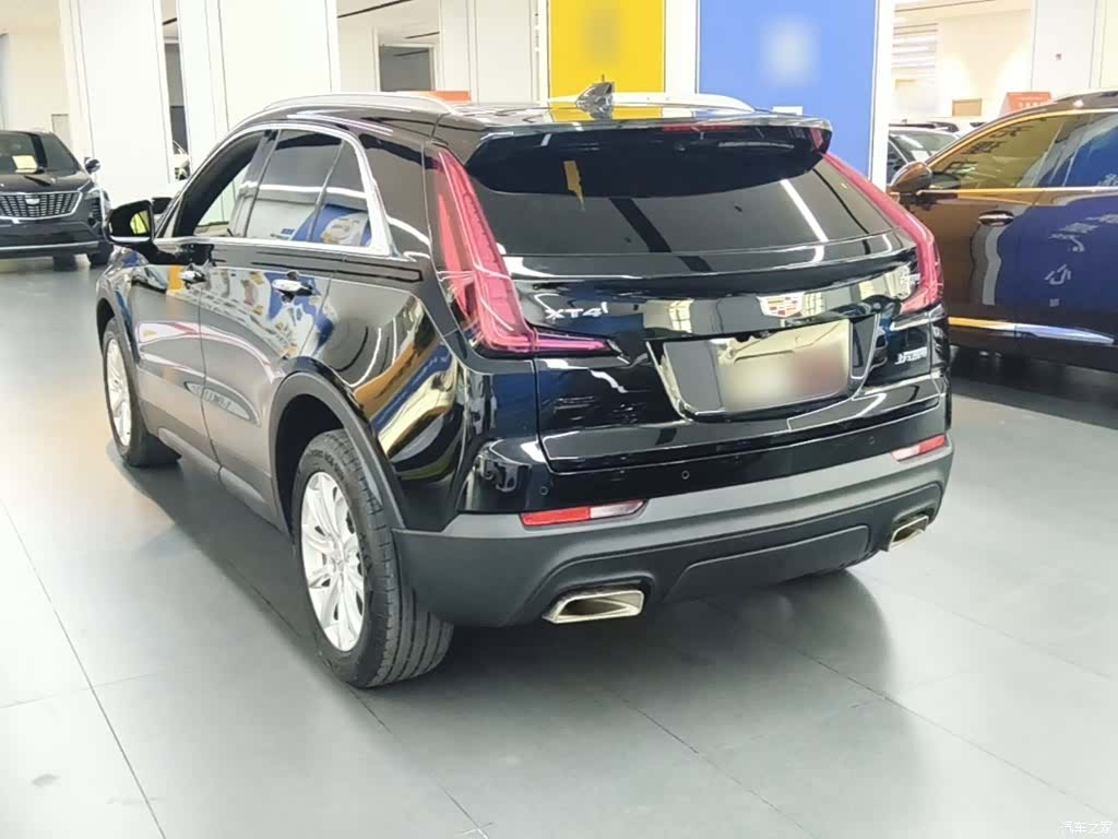 Cadillac XT4, 2023 все фото