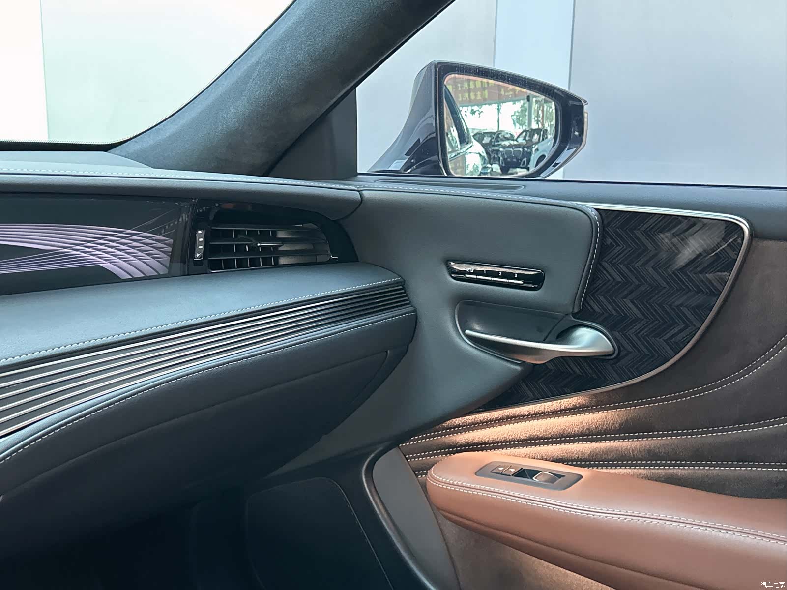 Lexus LS, 2019 9