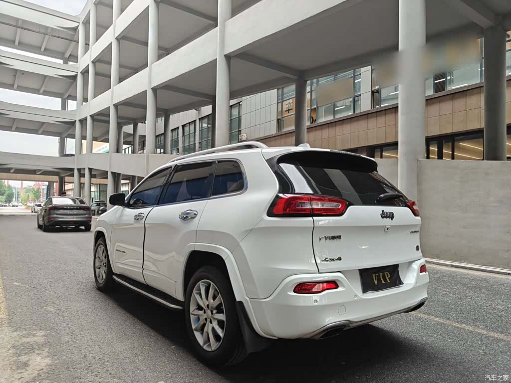 Jeep Cherokee, 2018 11