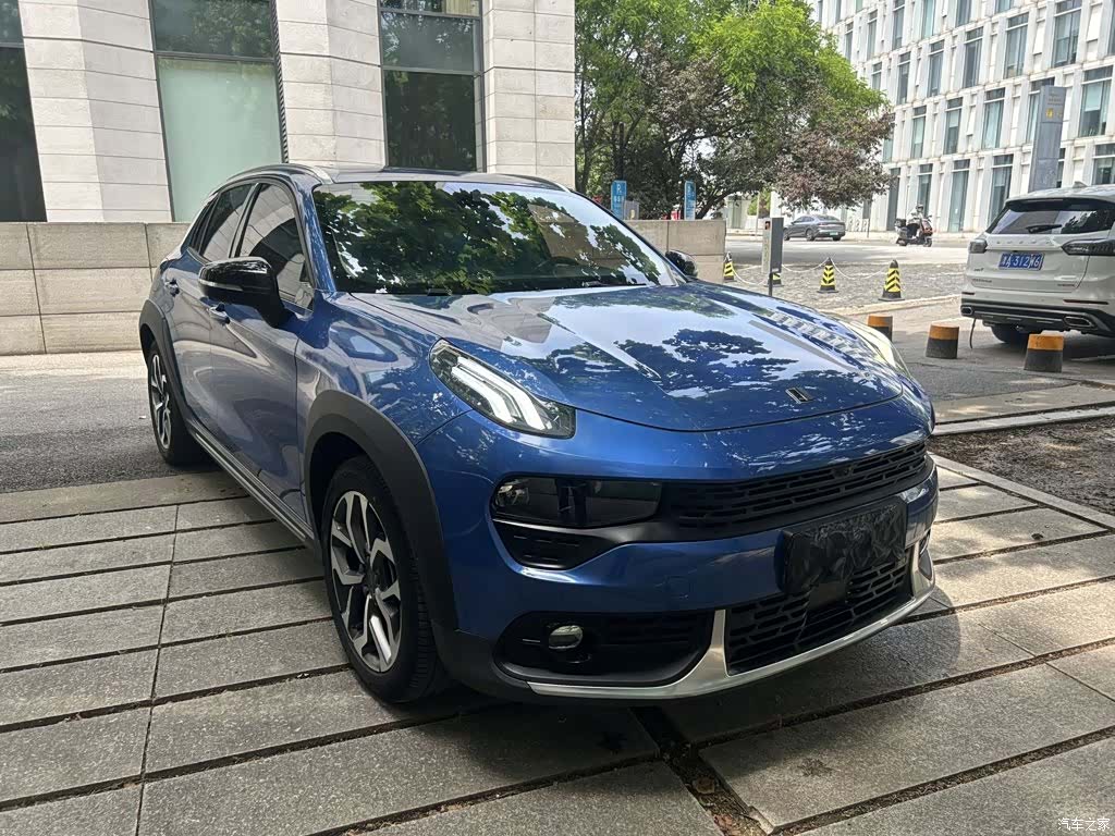 Lynk & Co 01, 2020 все фото