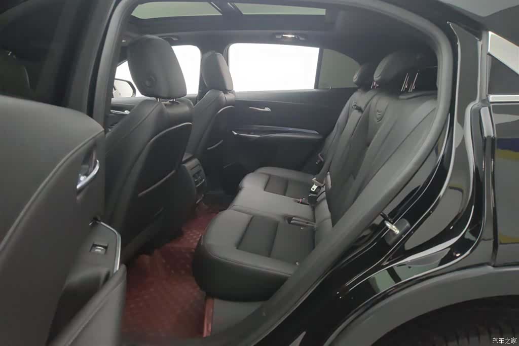 Cadillac XT4, 2021 11