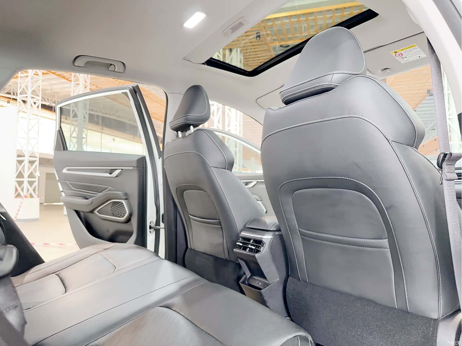 Geely Emgrand, 2022 10