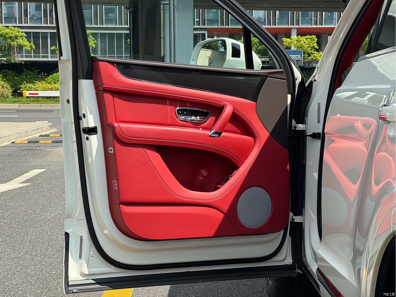 Bentley Bentayga, 2018 8