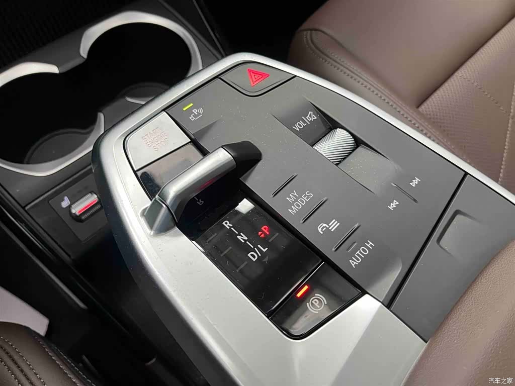 BMW X1, 2023 все фото