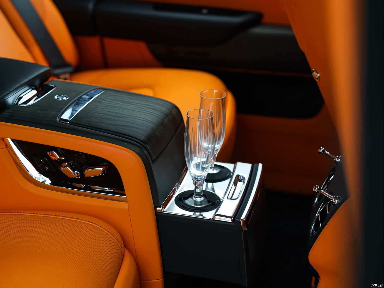 Rolls-Royce Cullinan, 2022 18