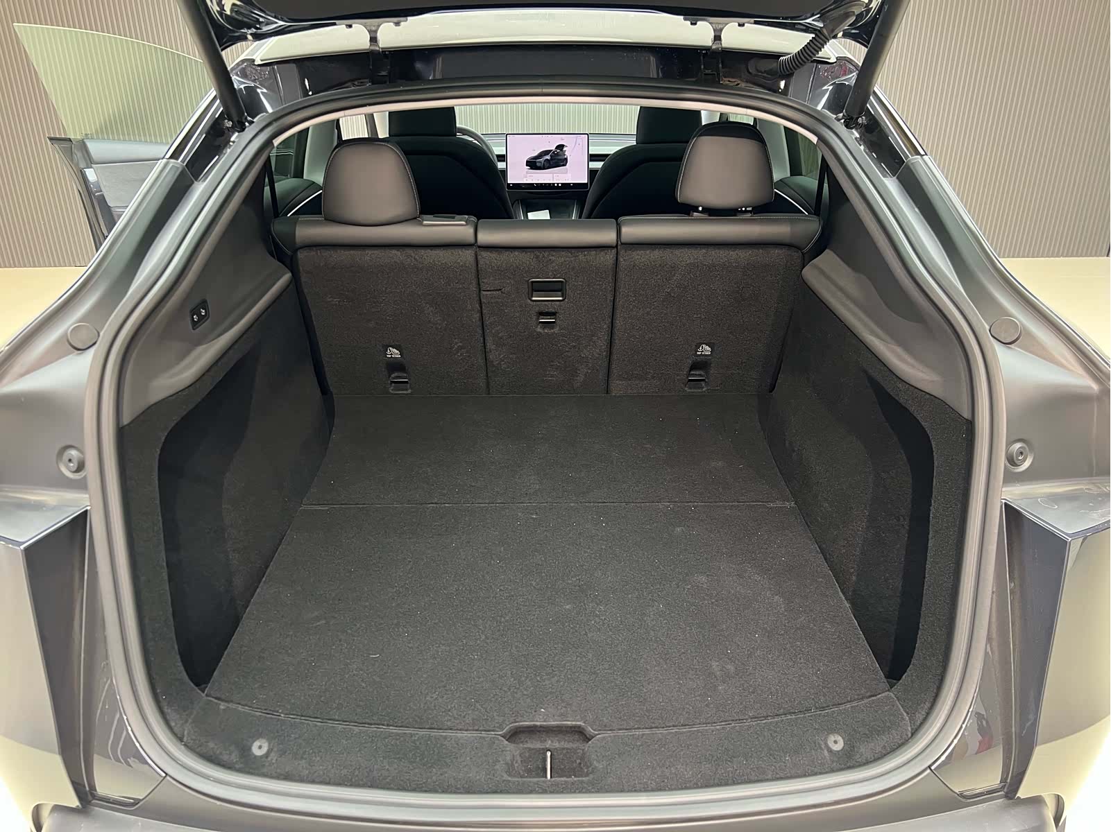Tesla Model Y, 2025 18