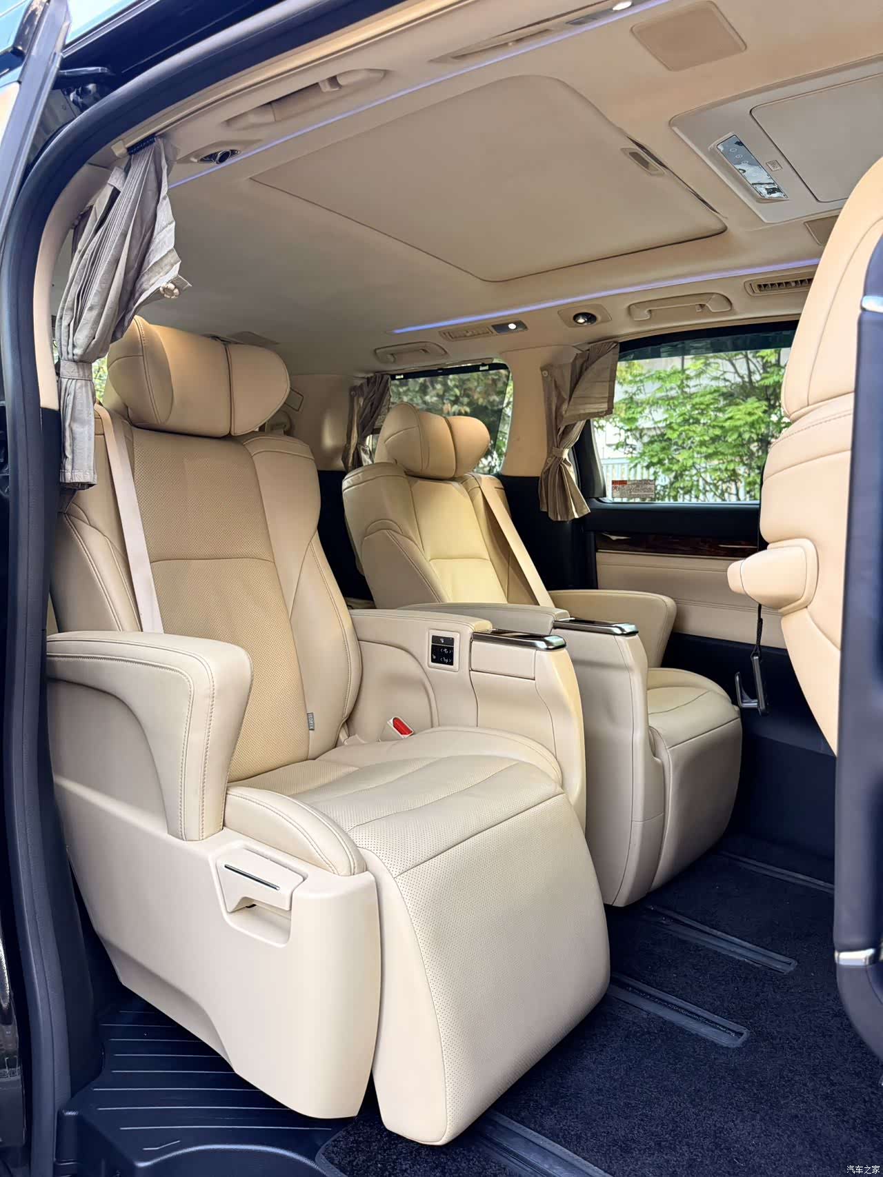 Toyota Alphard, 2019 15