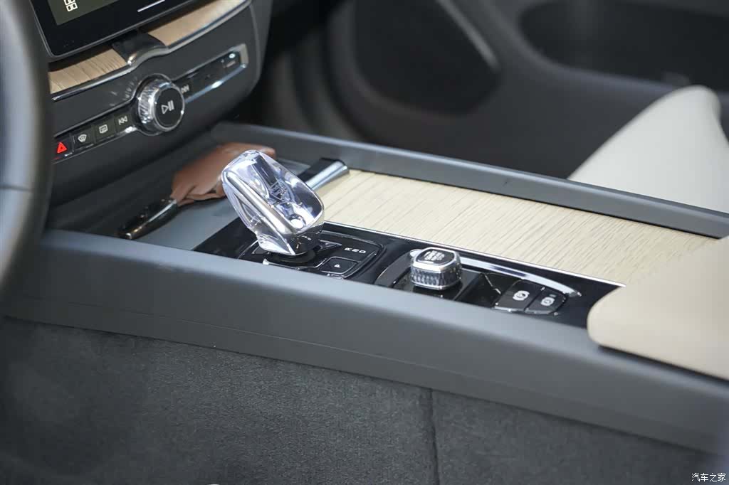 Volvo XC60, 2025 21
