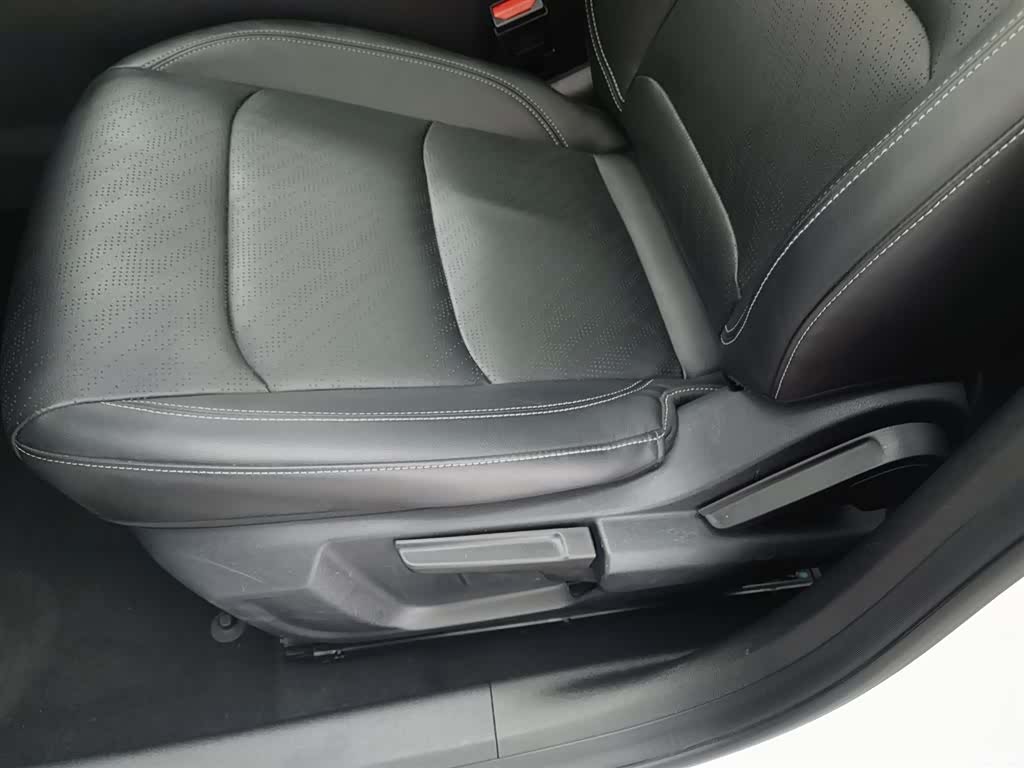 Geely Emgrand, 2022 20