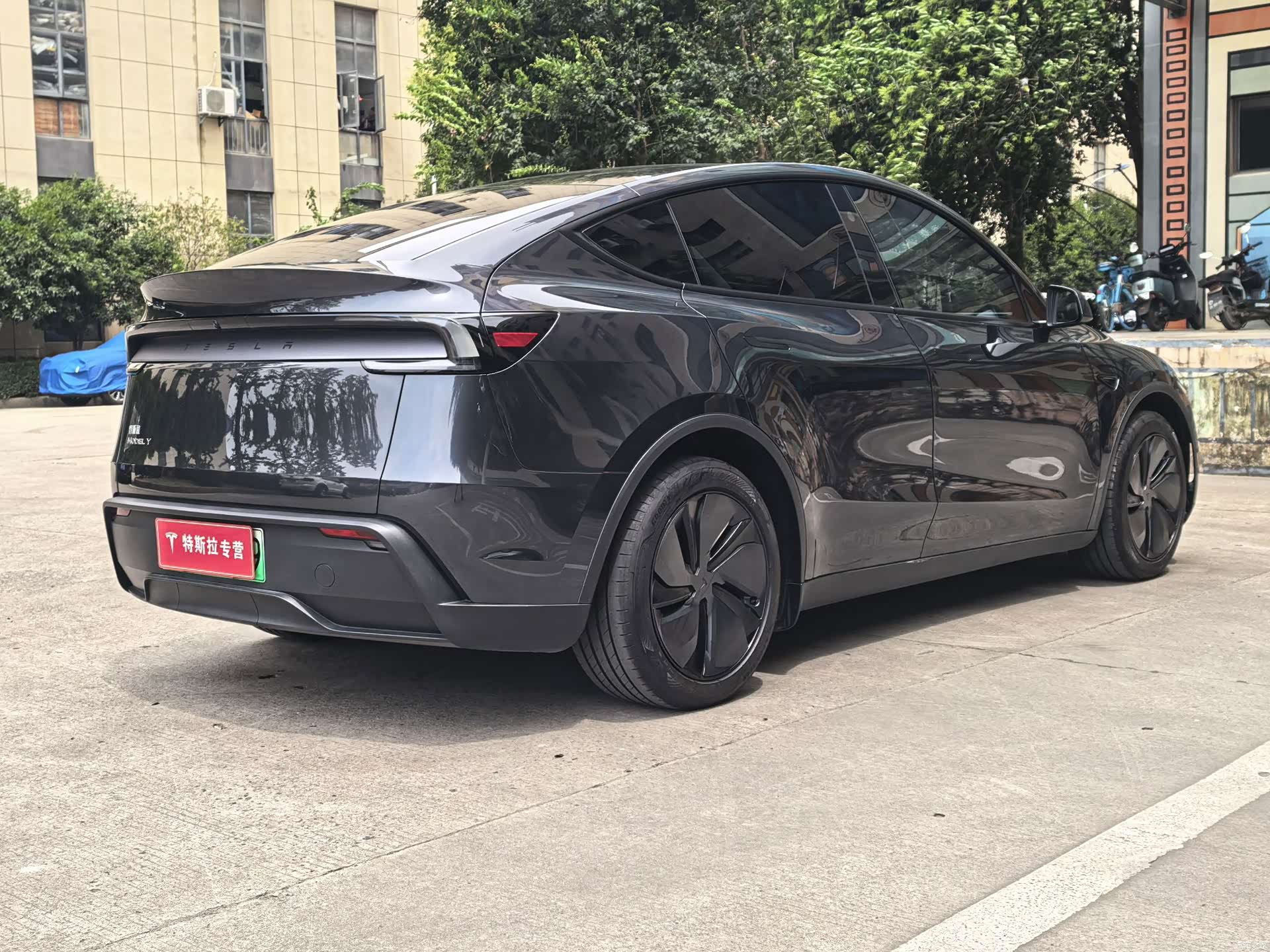 Tesla Model Y, 2025 15