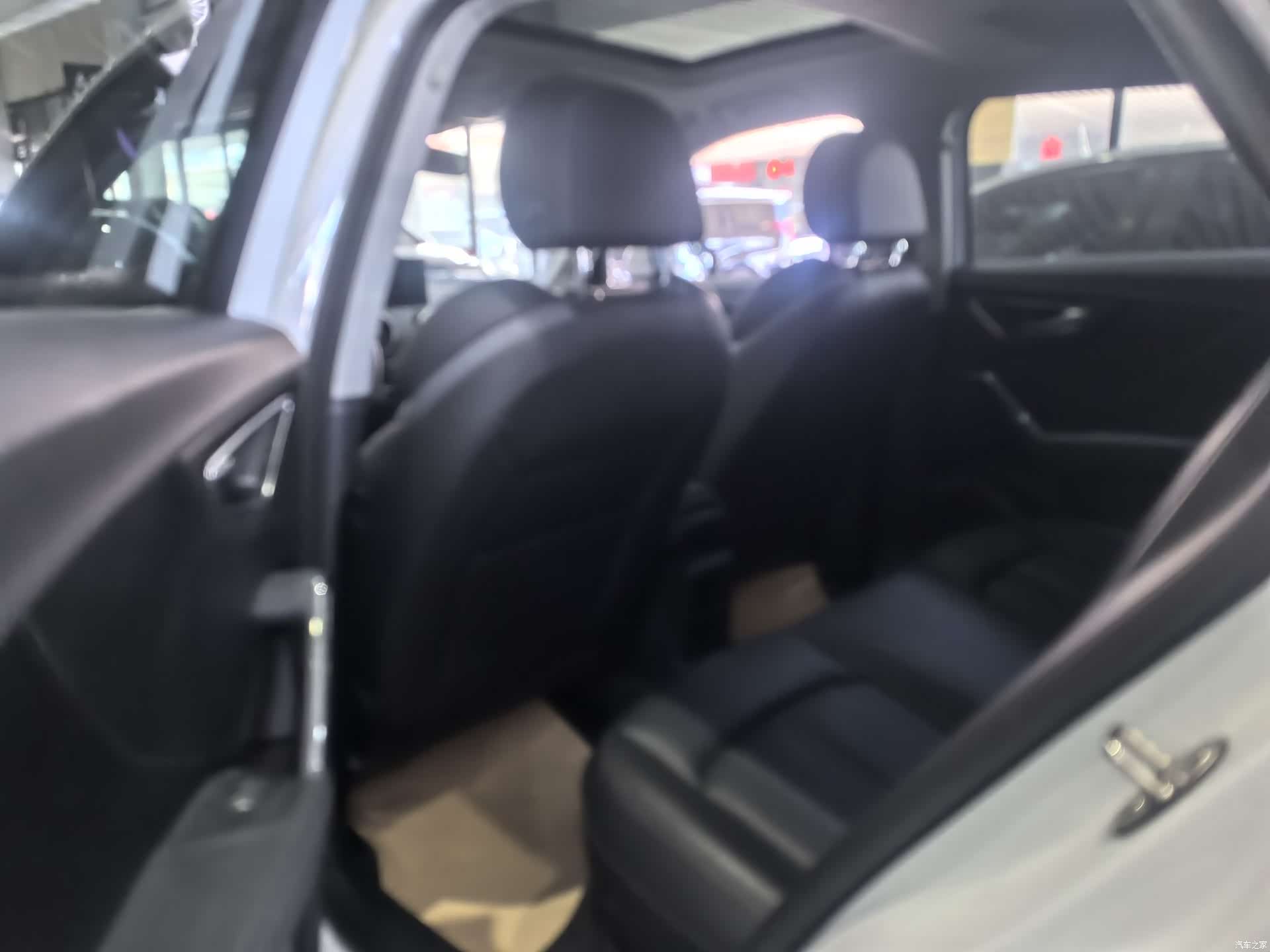 Audi Q2L, 2022 все фото