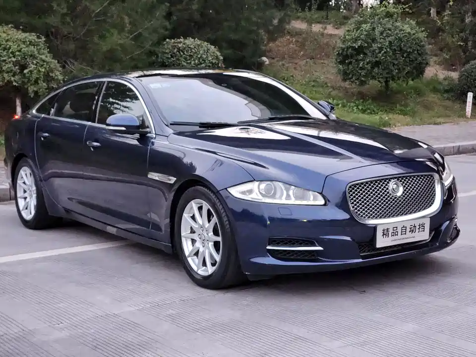 Jaguar XJ