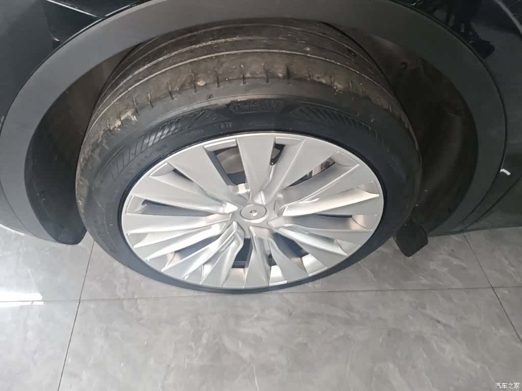 Tesla Model Y, 2024 23