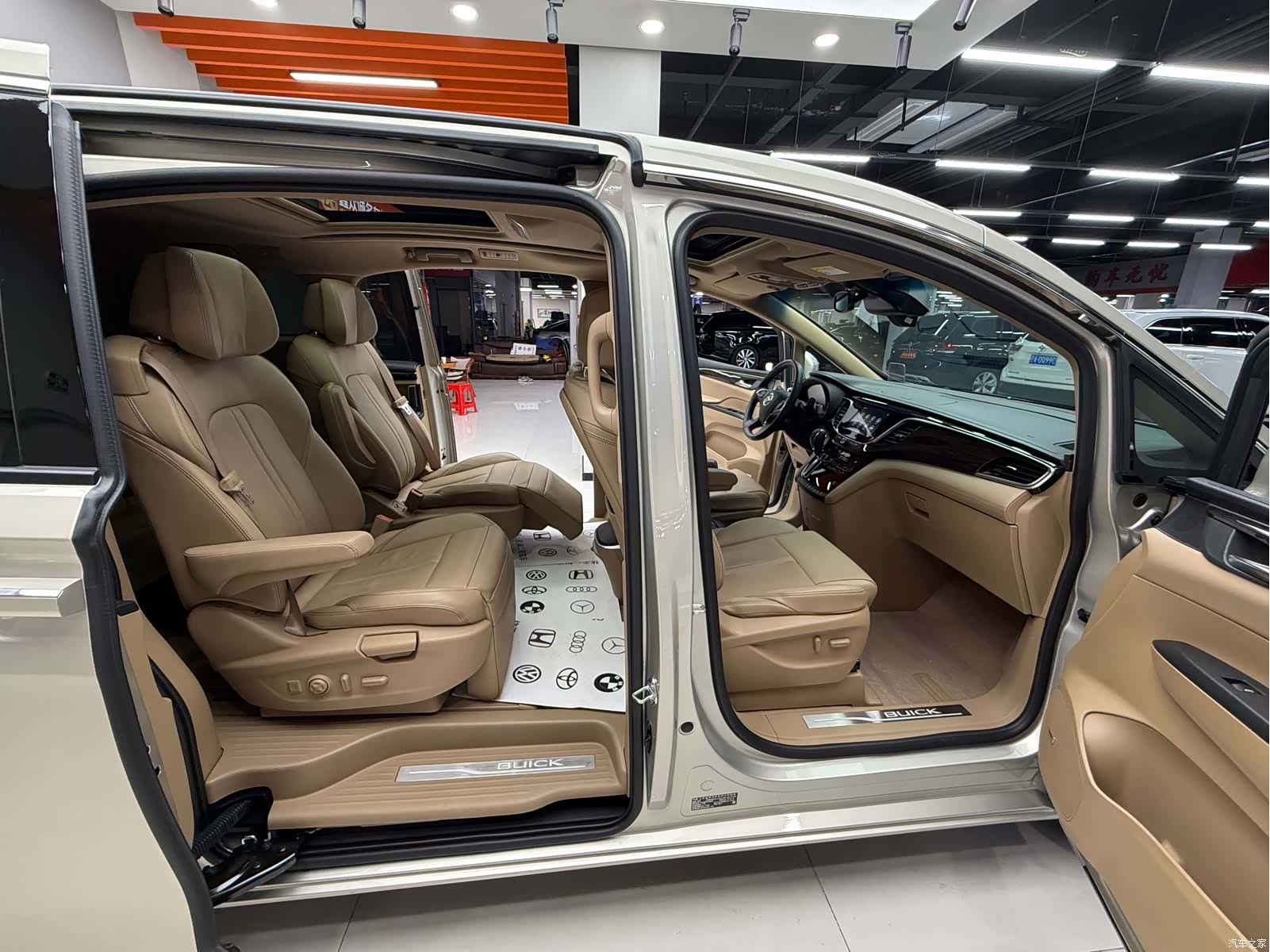 Buick GL8, 2019 12
