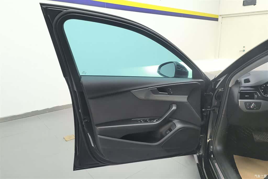 Audi A4L, 2019 7