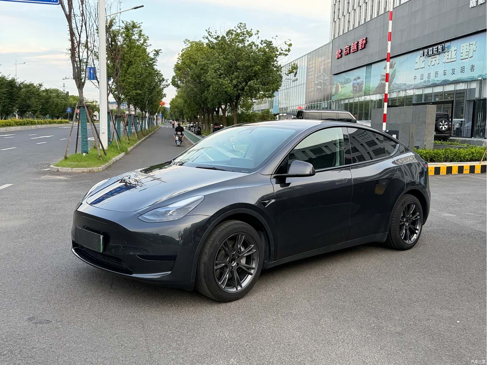 Tesla Model Y, 2024 1