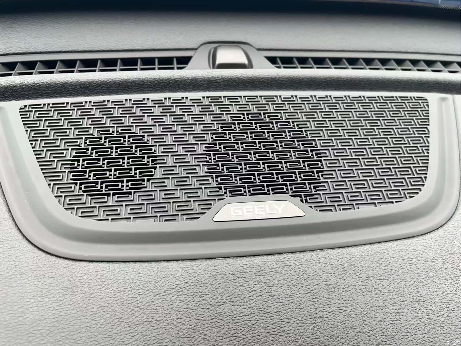 Geely Boyue, 2022 22