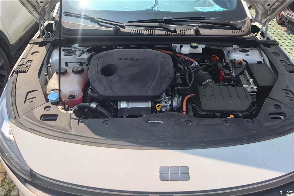 Geely Galaxy L6, 2024 10