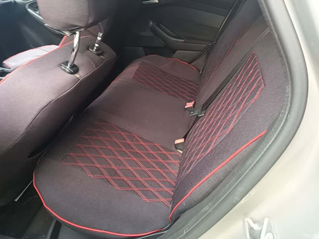 Ford Focus, 2015 13