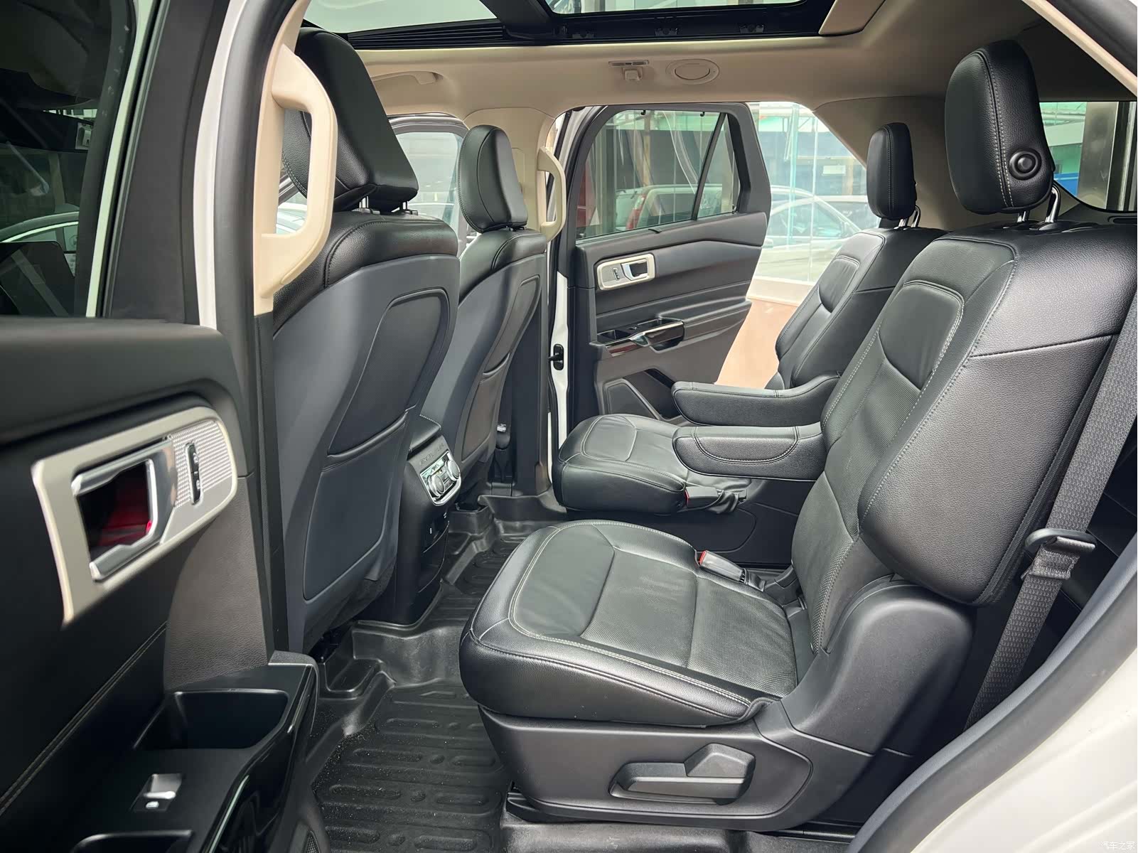 Ford Explorer, 2021 9