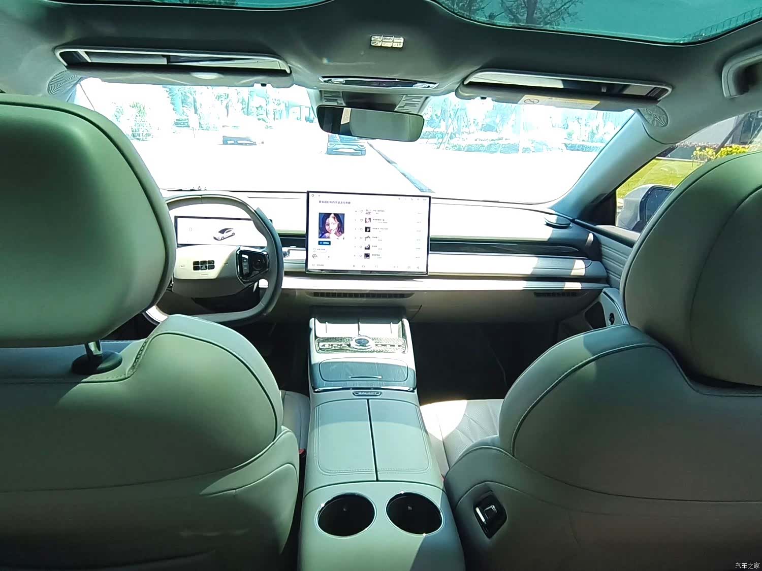 Geely 8, 2025 3
