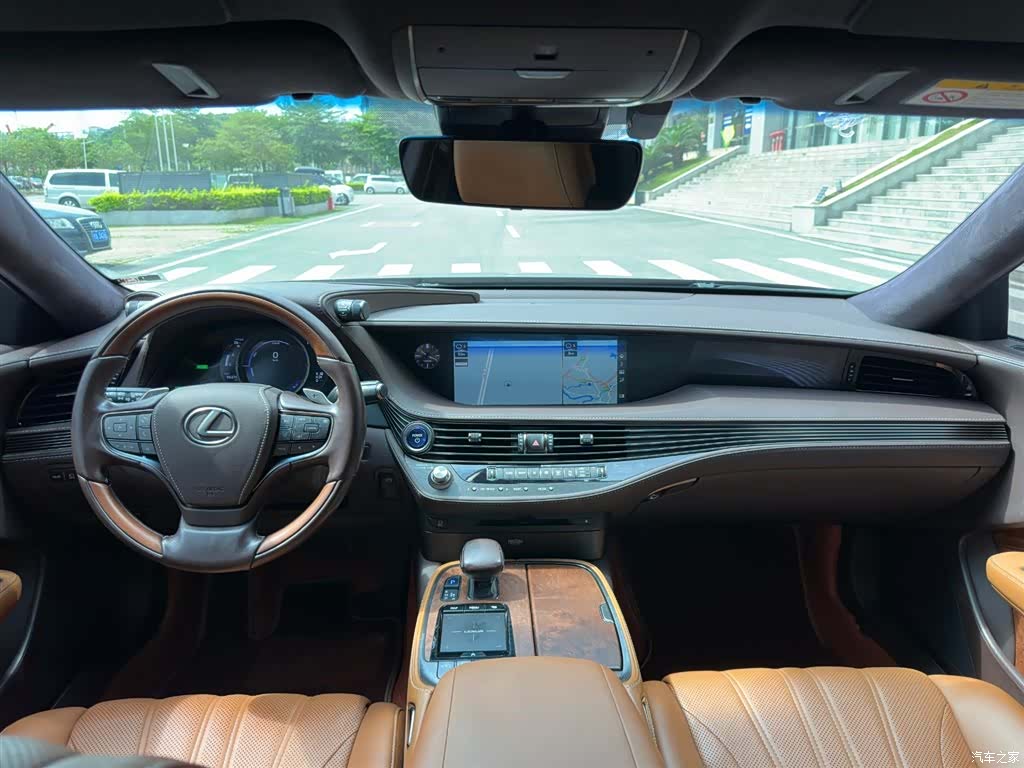 Lexus LS, 2018 18