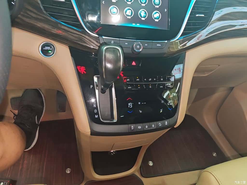 Buick GL8, 2017 14