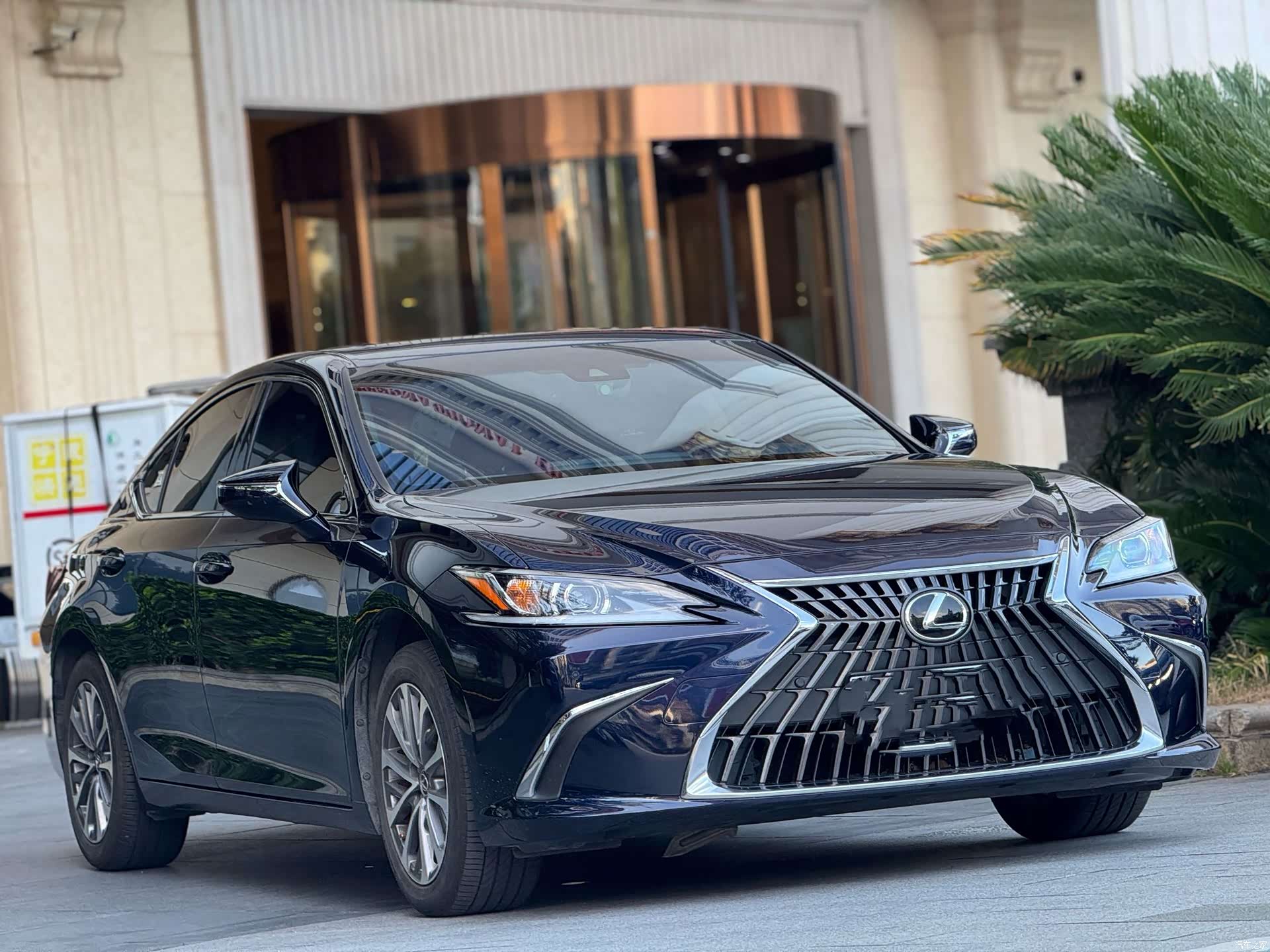 Lexus ES, 2021 3