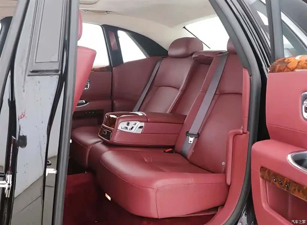 Rolls-Royce Ghost, 2010 3