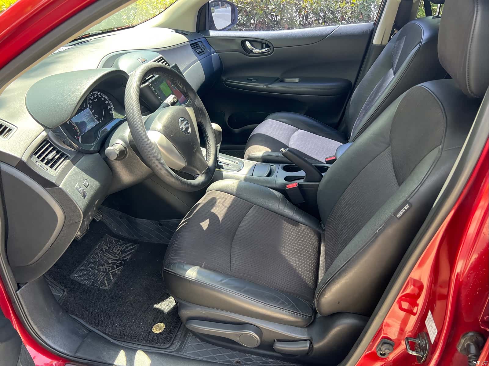 Nissan Tiida, 2011 10