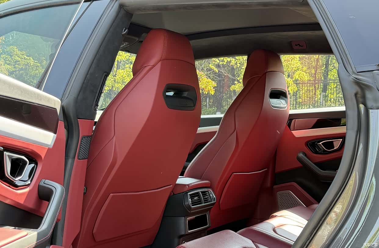 Lamborghini Urus, 2019 4