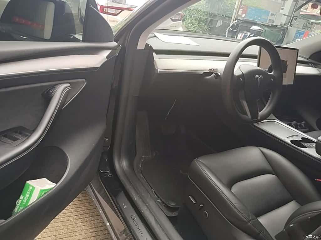 Tesla Model Y, 2024 15