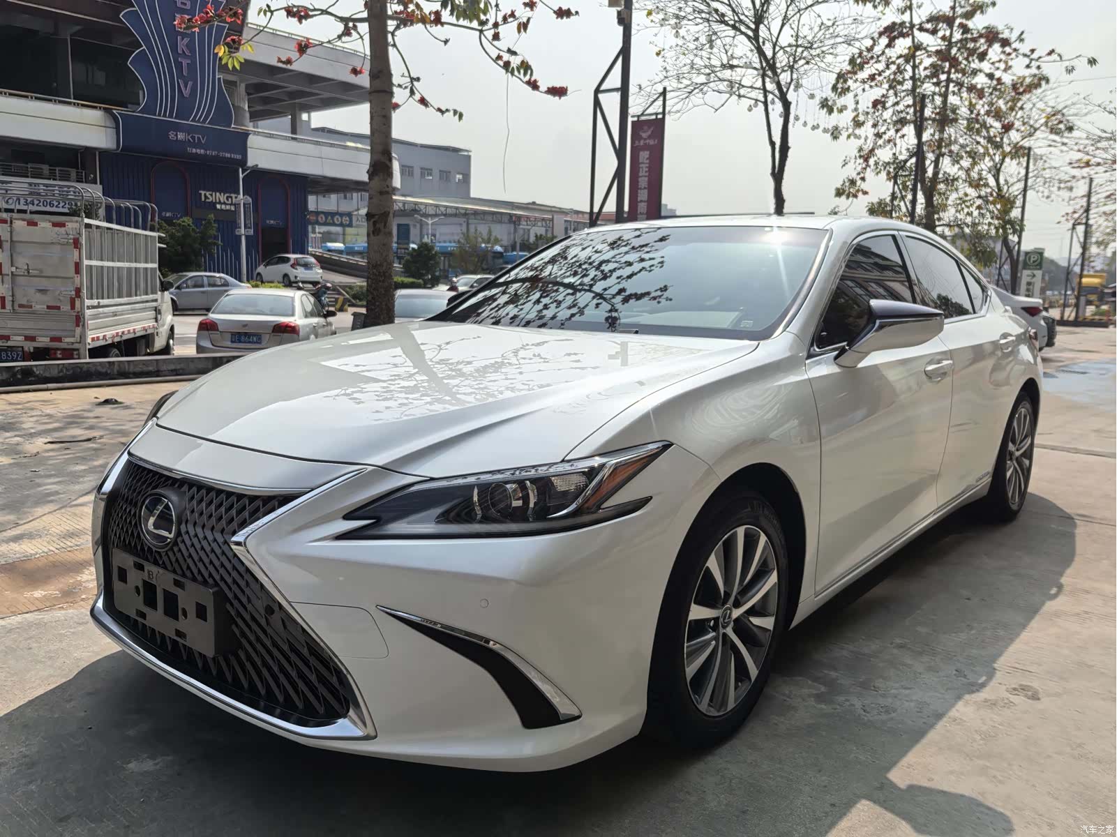Lexus ES, 2019 1