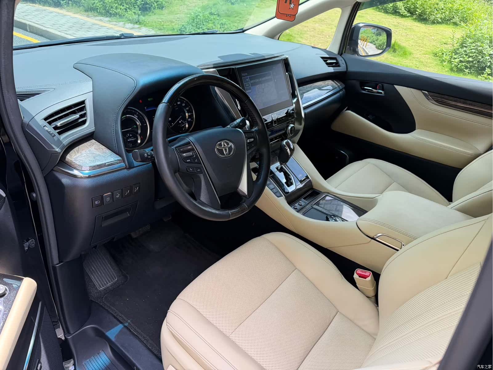 Toyota Alphard, 2022 7