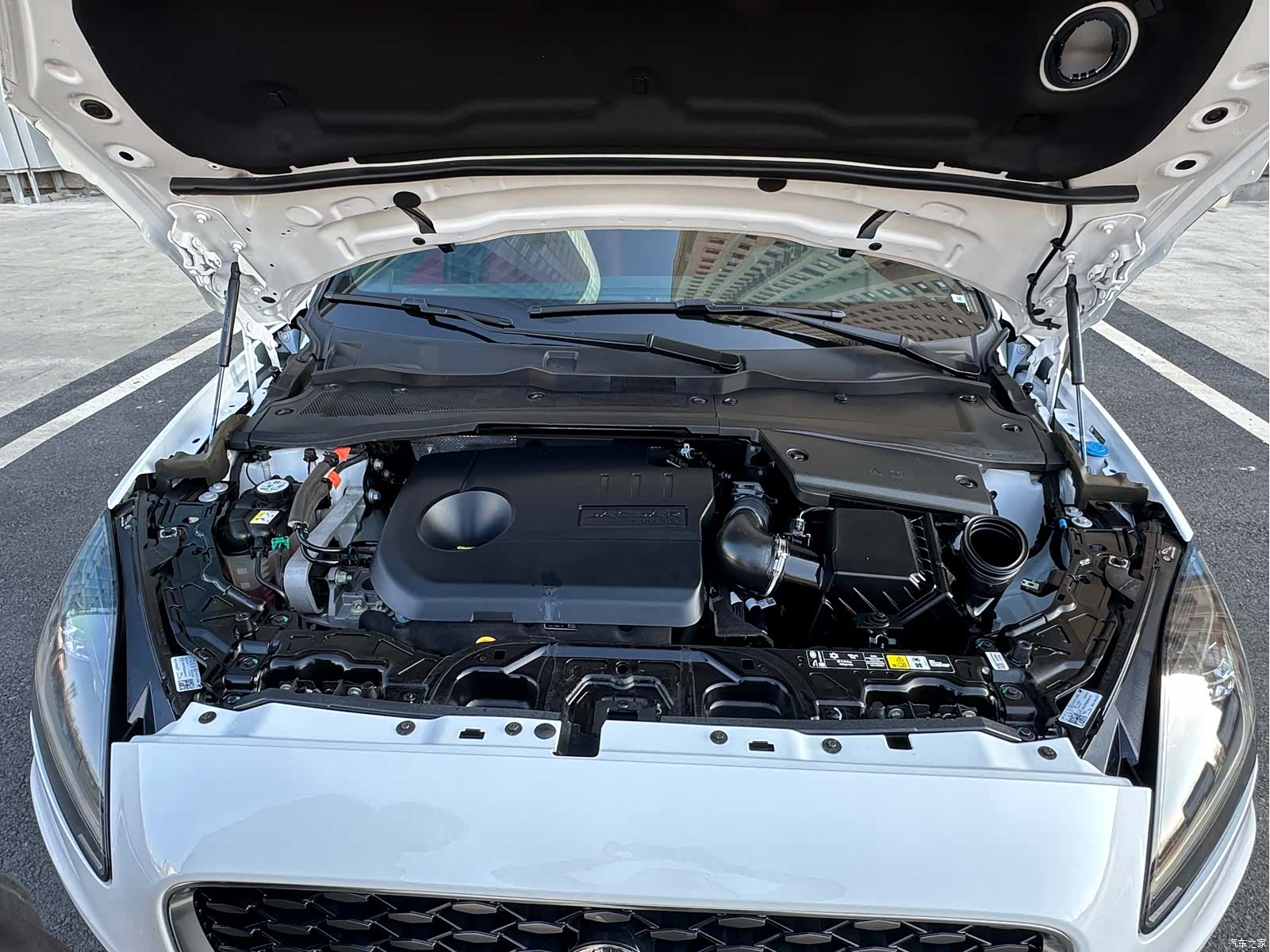 Land Rover E-PACE, 2025 11