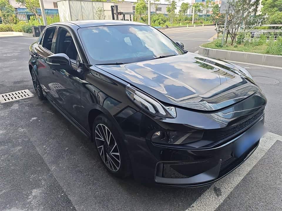 Lynk & Co 03 Lynk & Co 03