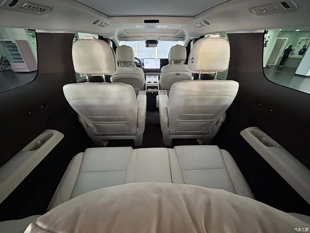 Li Auto MEGA, 2025 14