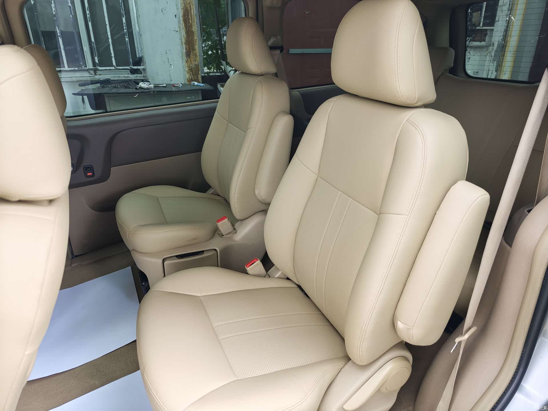 Buick GL8, 2010 7