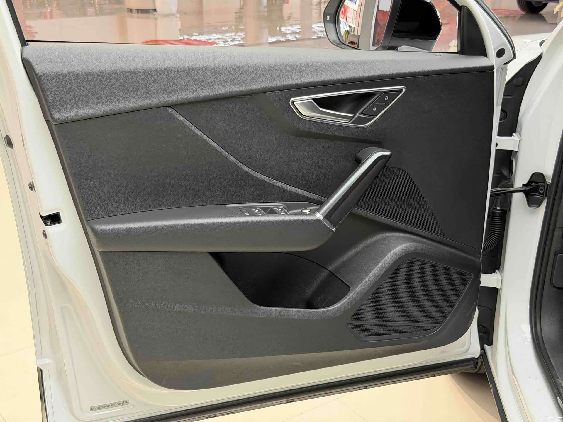 Audi Q2L, 2019 11