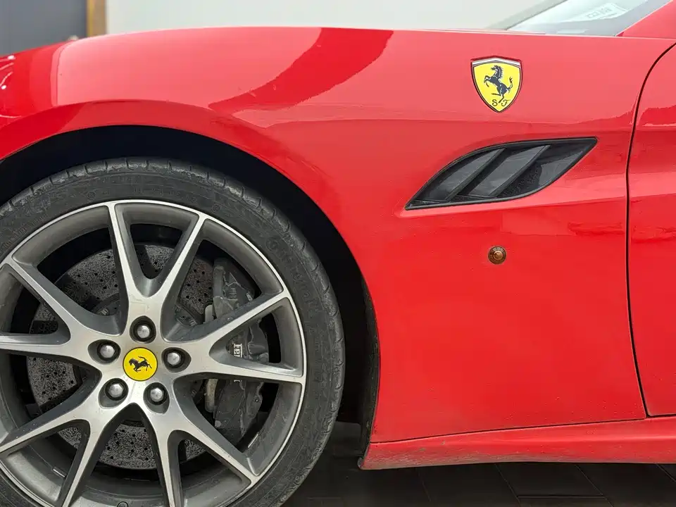 Ferrari California T