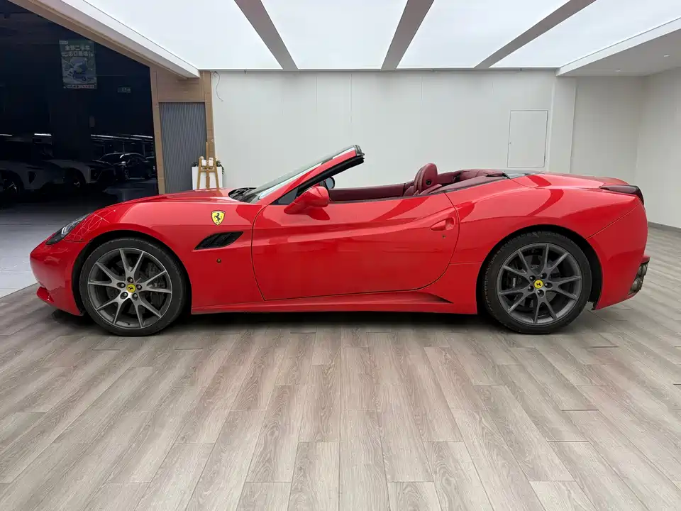 Ferrari California T