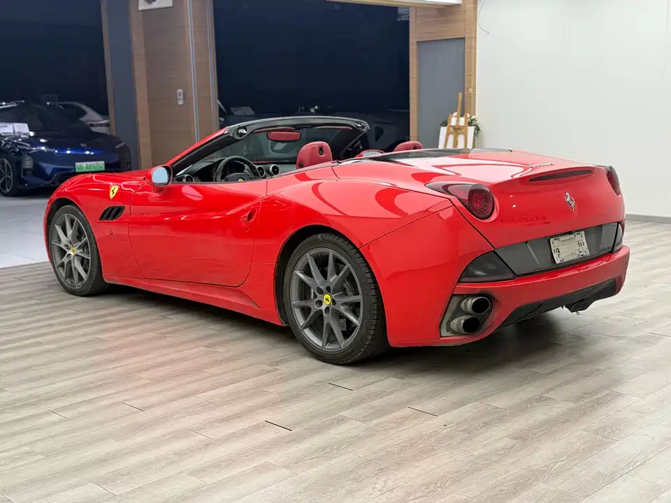 Ferrari California T