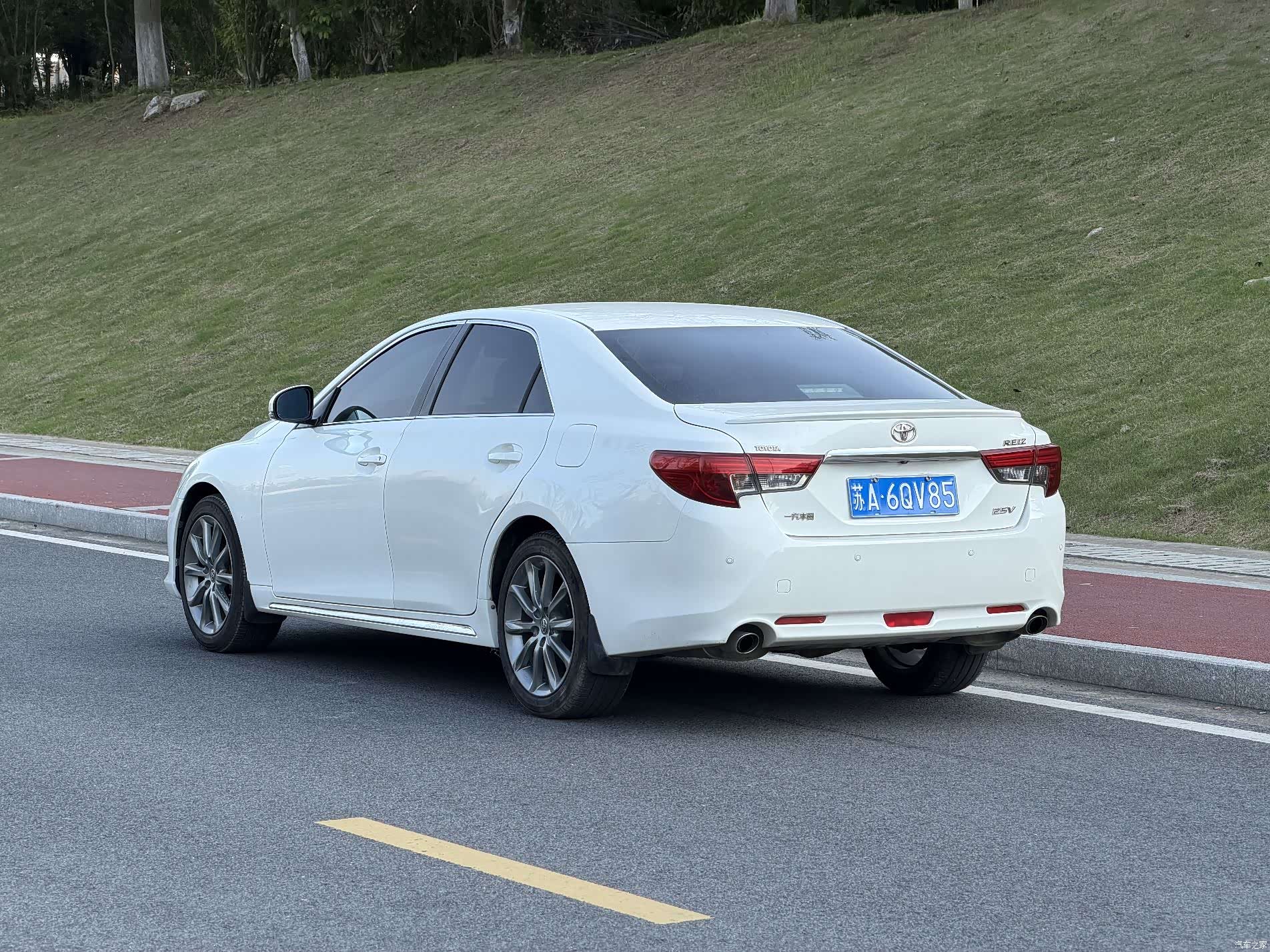Toyota 2.5V, 2015 7